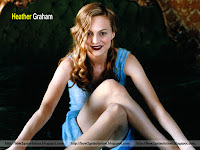 heather graham, hd photo heather graham with beautiful smile and crossing her legs cleverly