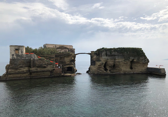 Hòn đảo bị nguyền rủa Gaiola, Ý
