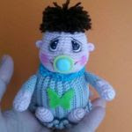 https://www.crazypatterns.net/en/items/7357/gratis-amigurumi-haekelanleitung-mini-baby-in-2-teile-kostenlos