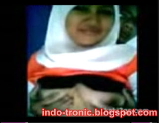 Download video ABG berjilbab lagi mesum HOT