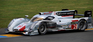 Audi R18 e-tron quattro n°2. pilotes : Tom Kristensen, Allan McNish et Loïc Duval