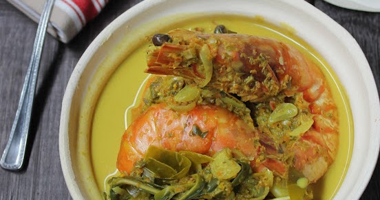 Mori's Kitchen: Udang masak lemak cili api dan Petai Rebus 