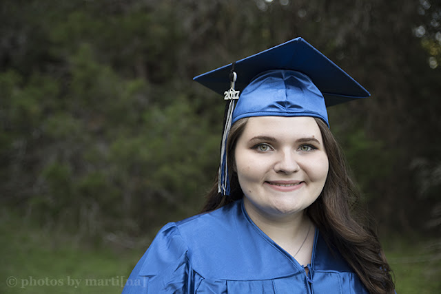 Senior portraits at Walnut Creek park