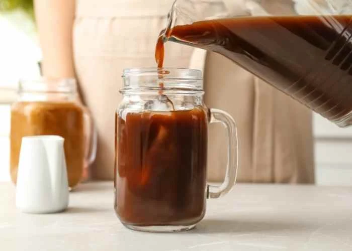 How to Make Cold Brew Coffee in a Mason Jar