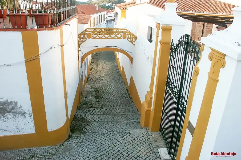 Vista-do-centro-de-barrancos-com-o-guia-alentejo