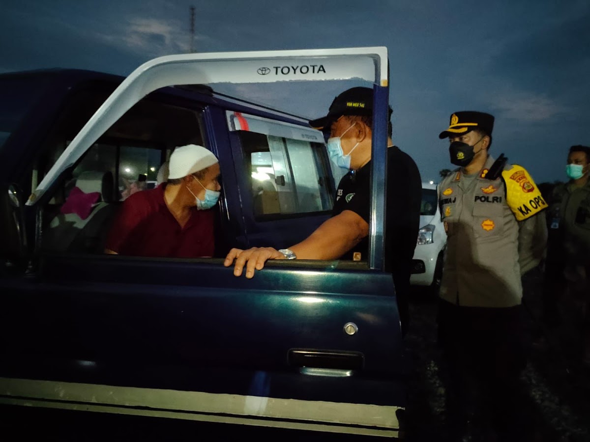   Pantau Arus Mudik, Bupati Jembrana Pesan Jaga Situasi Kondusif 