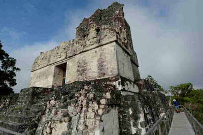 Photo of the top segment of Temple 2 in Tikal National Park, Guatemala