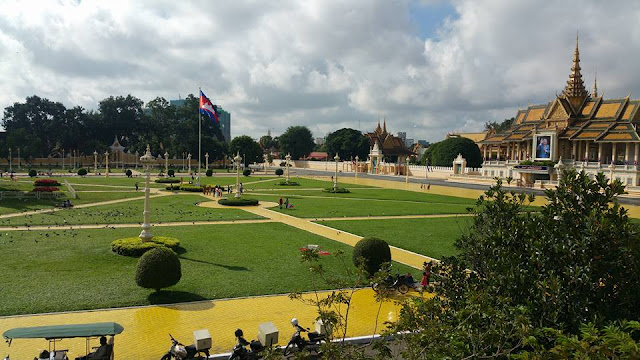 royal palace phnom penh cambodia