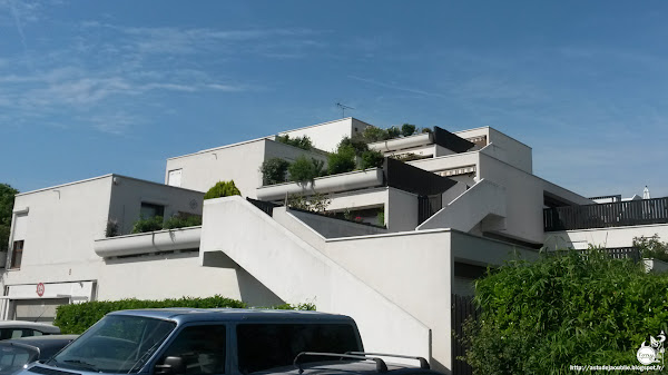 Champs sur Marne - Immeubles d’habitation "Les Terrasses de la Vallée", avenue des Pyramides  Architectes: ANPAR  (Michel Andrault, Pierre Parat)  Construction:  1971-1973