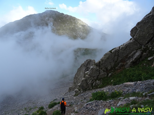 Bajando al Collado Terreos desde la Senda Les Merines