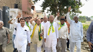अपने समर्थकों के साथ प्रचार अभियान पर जजपा प्रत्याशी धर्मपाल।