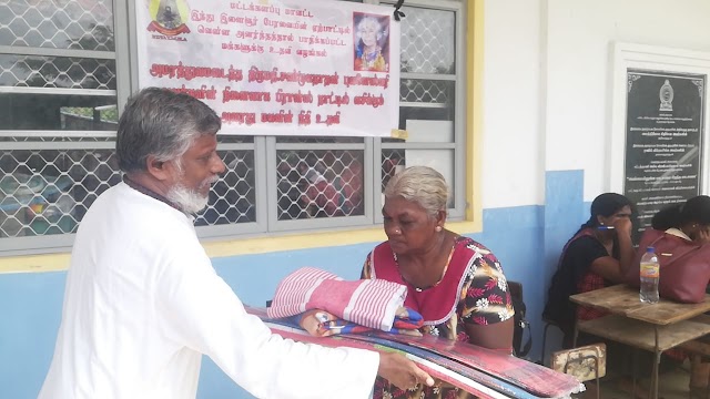 மட்டக்களப்பு மாவட்ட இந்து இளைஞர் பேரவையின் ஏற்பாட்டில் வெள்ள அனர்த்தத்தால் பாதிக்கப்பட்ட மக்களுக்கு நிவாரண உதவிகளை வழங்கும் வேலைத் திட்டம் இடம்பெற்று வருகின்றது.