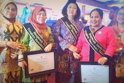 Yulce Enembe Raih Anugerah PAUD Nasional