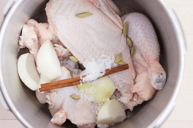 طريقة عمل الدجاج في الملوخية