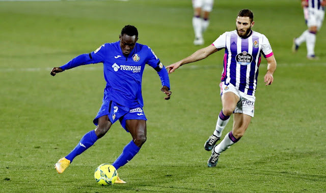 Djené y Weissman. GETAFE C. F 0 REAL VALLADOLID 1. 02/01/2021. Campeonato de Liga de 1ª División, jornada 17. Getafe, Madrid, estadio Coliseum Alfonso Pérez. GOLES: 0-1: 37’, Weissman