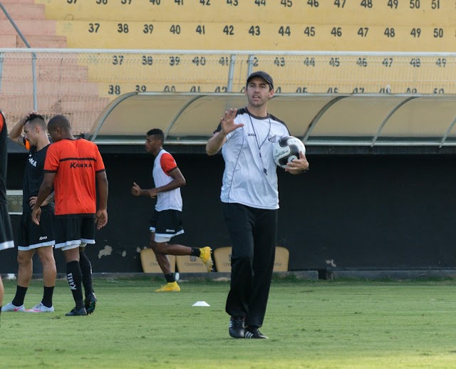 Treinador Léo Condé pede demisssão do C.A. Bragantino