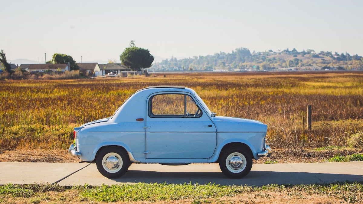 The Vespa 400, the 4-Wheeled Scooter Made in France From 1957