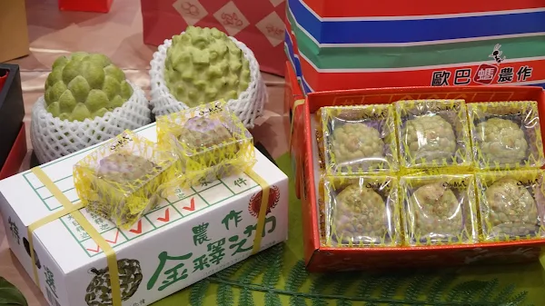 ▲糕餅業者創意設計「釋迦」伴手禮，創造寶島伴手禮新亮點。（記者林明佑攝）