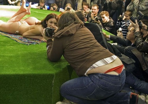 peeping-butts (3)