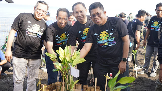 PT semen Tonasa Gandeng Pemerintah Tanan 7000 Pohon Mangrove