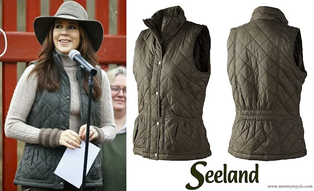 Queen Mary wore Seeland Cottage Quilt Lady Waistcoat in Black Olive