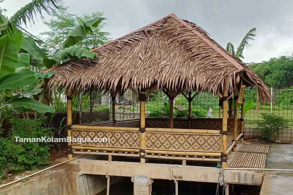   15 Contoh Gazebo Kayu dan Bambu  Terbaru Taman Kolam Bagus