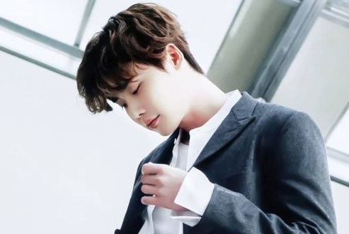 photo artis korea Lee-Jong-suk