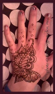 simple henna tattoo pattern for back of hand