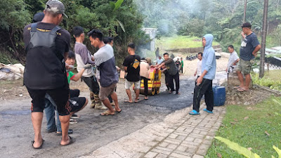 Penambalan Jalan atas Dorongan H.wili Untuk Menggerakkan Warga Ciguha,Cimanganten dan Nunggul Berjalan Dengan Rapih Sehingga Terlihat Bagus