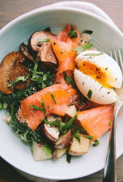SMOKED SALMON BREAKFAST BOWL WITH 6-MINUTE EGG