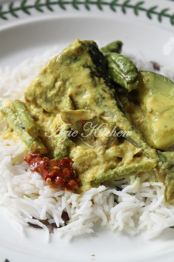 Gulai Kuning Nasi Berlauk Kelantan - Azie Kitchen