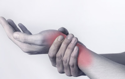 Tìm hiểu triệu chứng bệnh viêm khớp tay là gì ?