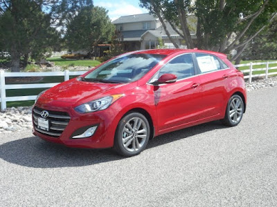  2016 Hyundai Elantra GT red color