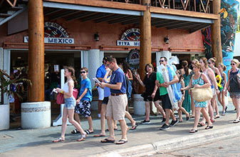 Aumenta el número de turistas en la isla durante el periodo vacacional