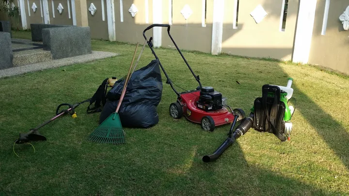 Buat bisnes mesin rumput lepasan graduan