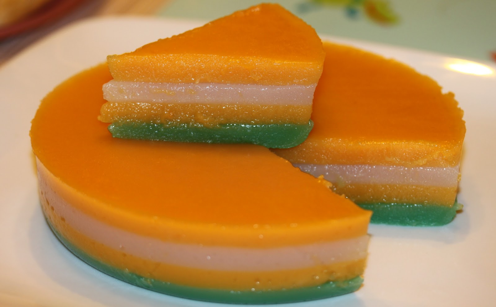 Simply Lecker: Kuih Lapis (Coconut Layers Cake) with Sweet 