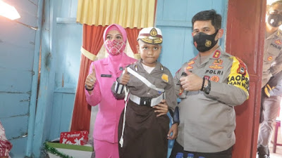 Baksos Dalam Rangka HKGB ke 68, Kapolda Sulsel dan Ketua PD Bhayangkari Sulsel Kunjungi Penderita Kanker di Wajo