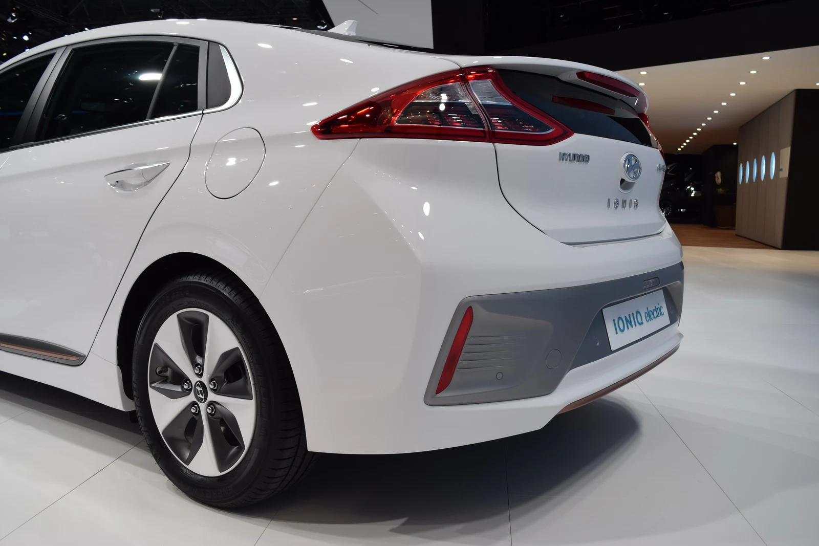 Đánh giá xe Hyundai Ioniq 2017