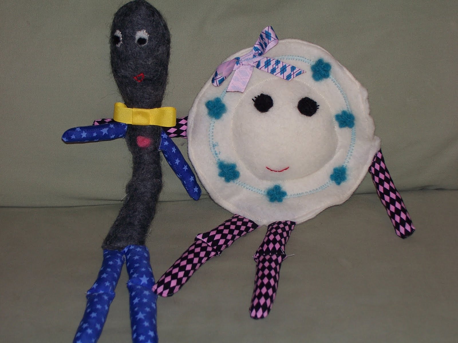 http://craftymomsshare.blogspot.com/2011/09/my-adventures-in-needle-felting.html