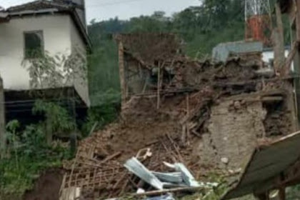 Heboh video detik- detik warung di Kudus roboh gegara longsor