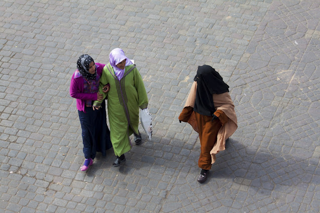 Persone a passeggio-Piazza Djemaa El Fna-Marrakech