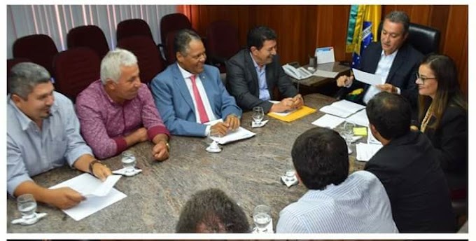 BOA NOVA: Prefeito e Vereadores participam de reunião com o governador do estado em Salvador.