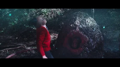 Avis Kuso joyeux film à 4 sketchs qui vont venir s'entre-couper pendant 1h30. Des survivants mutants d'un grand tremblement de terre. C'est complètement psychédélique, des clips, des scènes scato, de sexe pas propre, parsemé de vomis et autres semences. Politiquement incorrect, visuellement dégueulasse, tout est pustulisé, on a presque l'impression d'en ressortir tout sale