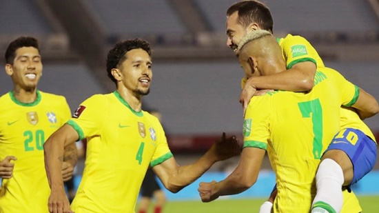Brasil vence o Uruguai e segue líder das Eliminatórias