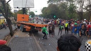 Berita Viral Kecelakaan  Tragis Mobil Truk Memakan Korban Di Tanggerang Batu Ceper