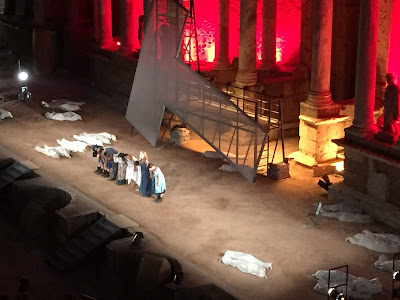 Hispania: Emerita Augusta (Mérida) Roman Teather by night / by E.V.Pita (2017)  https://archeopolis.blogspot.com/2017/07/hispania-emerita-augusta-merida-roman.html / Teatro nocturno (Troyanas) en Mérida (Emérita Augusta)