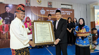 Sultan Sumbawa Serahkan Duplikat Pusaka Kerajaan Kepada Museum NTB