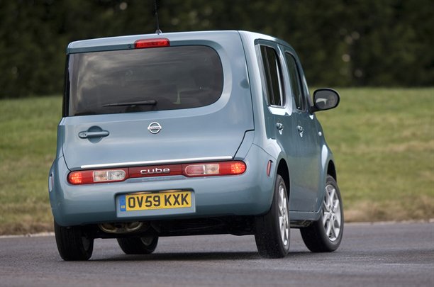 2010 Nissan Cube 1.6 LDN - rear view