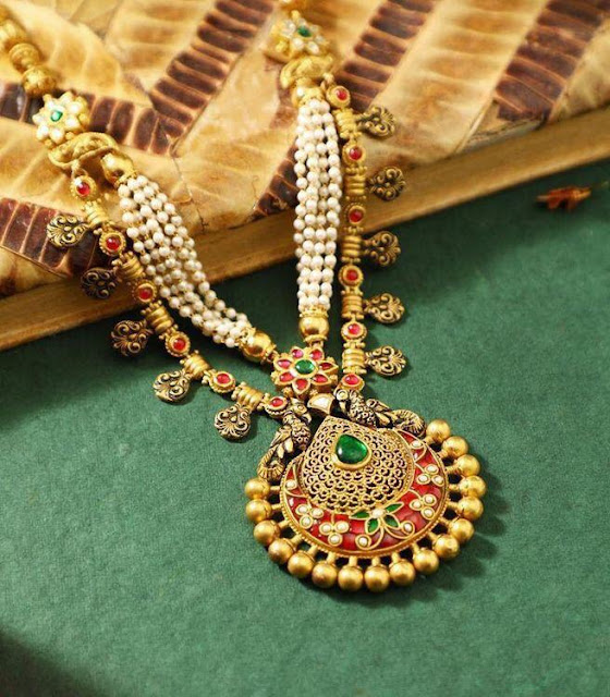 Antique Kundan Sets by Manubhai