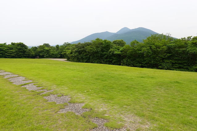 鳥取県西伯郡大山町妻木 鳥取県立むきばんだ史跡公園 洞ノ原 芝生け広場からの眺望